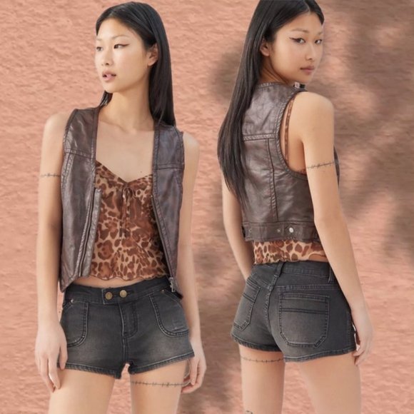 Urban Outfitters Micro Carpenter Shorts Y2K Retro Black Denim Wash New 28 Waist - Picture 1 of 14
